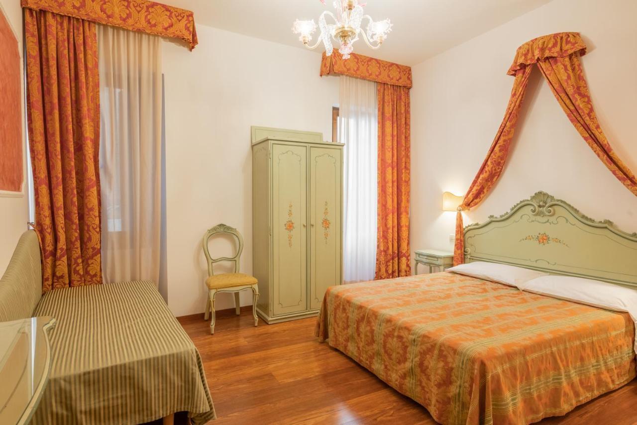Hotel al Sotoportego Venecia Exterior foto